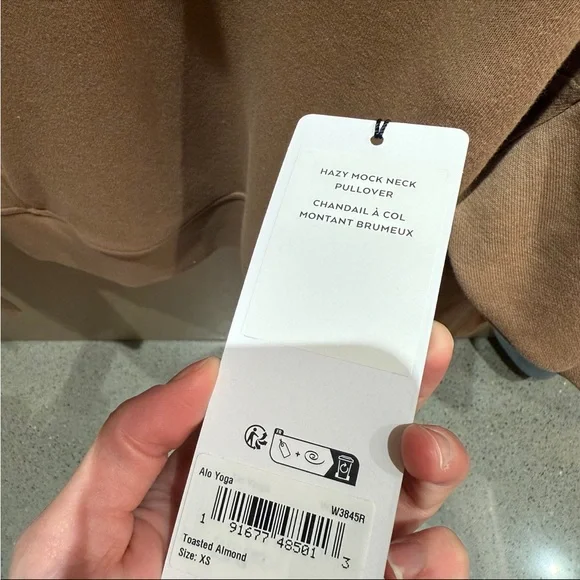 NWT ALO YOGA Hazy Mock Neck Pullover Toasted Almond - Picture 8 of 9